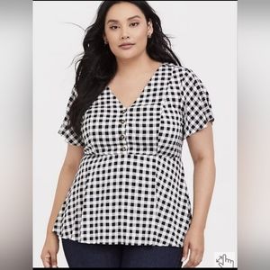 Torrid Gingham Stretch Challis Peplum Blouse Size 2X Black Plaid Short Sleeve